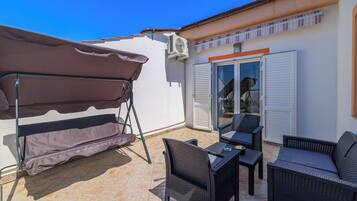 Apartment (A4) | Balcony