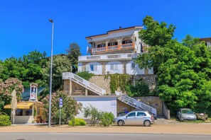 Building design - Apartments Albina (Lopar)