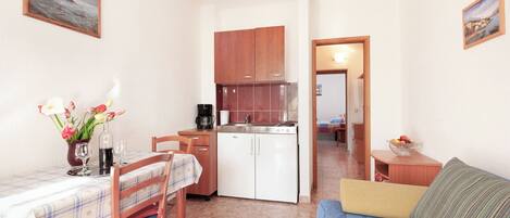 Apartment (A3) | Dining