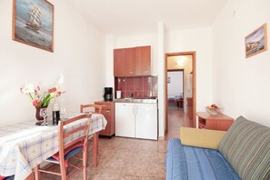 Apartment (A3) | Dining - Apartments Mala Dalmacija (Marina)