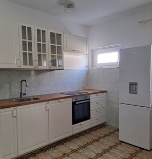 Apartment (A1) | Private kitchen - Apartments Bee Maja (Okrug)