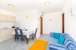 Living room - Apartments Bee Maja (Okrug)
