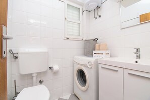 Maison | Salle de bain | Douche, séchoir à cheveux
