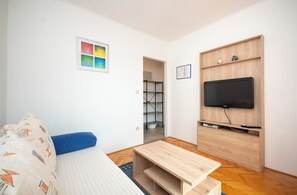 Apartment (A1) | Living room | TV, DVD player - Apartments Zecic (Omis)