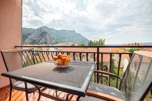 Căn hộ (A1) | Ban công