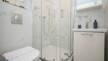 Studio (A2) | Bathroom | Shower