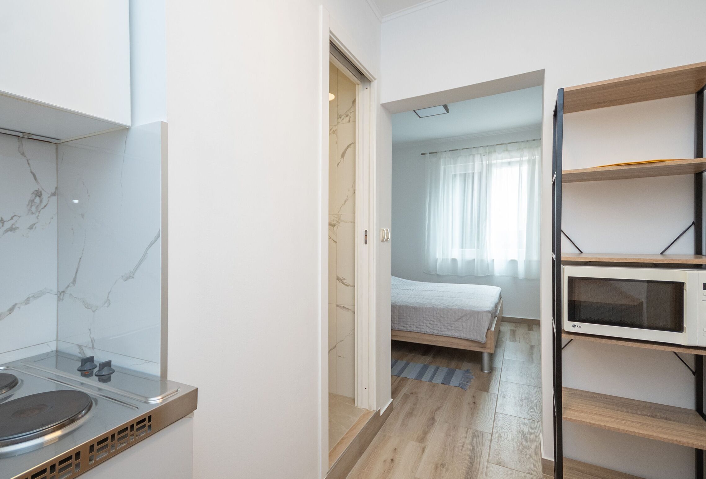 สตูดิโอ (A2) | ครัวส่วนตัว | ตู้เย็น, เตาประกอบอาหาร, กาต้มน้ำไฟฟ้า, เครื่องครัว/จาน/ช้อนส้อม