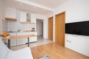 Apartment (A3) | Private kitchen | Fridge, stovetop, electric kettle, cookware/dishes/utensils - Apartments Zecic (Omis)