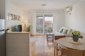 Leilighet (A1) | Oppholdsrom | TV