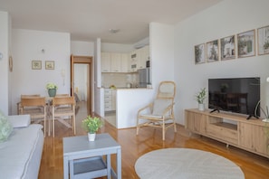 Appartement (A1) | Salle de séjour | Téléviseur