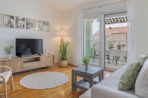 Leilighet (A1) | Oppholdsrom | TV