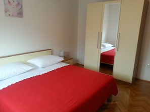 Iron/ironing board, bed sheets - Apartment Branko (Marina)