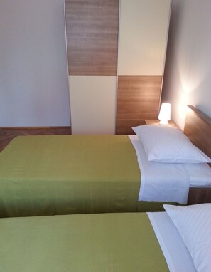 Iron/ironing board, bed sheets - Apartment Branko (Marina)