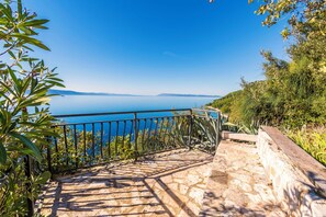 Property grounds - House Dobrila (Podgora)