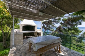 BBQ/picnic Area - Apartments Djani (Omis)