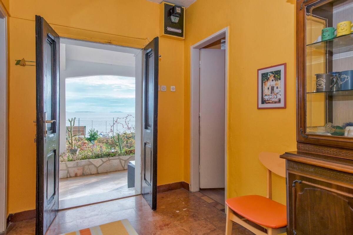 Apartment (A2) | Interior entrance