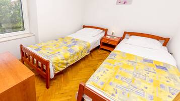 Iron/ironing board, free WiFi