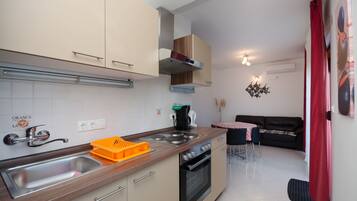 Private kitchen | Fridge, stovetop, espresso maker, electric kettle
