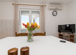 Apartment (A1) | Dining