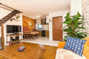 Apartment (A2) | Living room