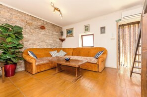 Apartment (A2) | Living room