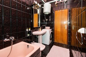 Apartment (A1) | Bathroom | Shower, hair dryer - Apartment Milka City Centar (Vodice)