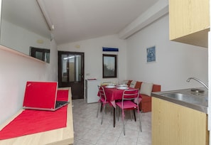 Apartment (A3) | Private kitchen | Fridge, oven, stovetop, cookware/dishes/utensils
