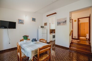 Apartment (A2) | Private kitchen | Fridge, stovetop, cookware/dishes/utensils - Apartments Antun (Jelsa)