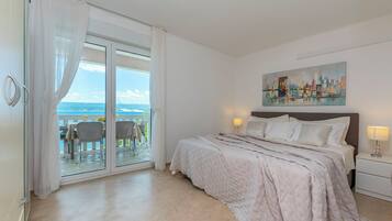 Apartment (A3) | Soundproofing, iron/ironing board, free WiFi, bed sheets