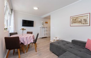 Appartement (A1) | Salle de séjour | Téléviseur à écran plat