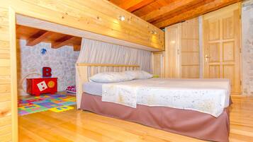 In-room safe, iron/ironing board, free WiFi