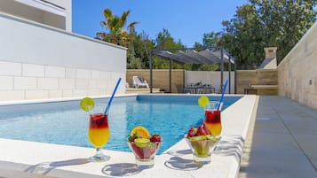 Kolam renang outdoor