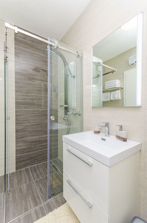 Departamento (A1) | Baño | Regadera y secadora de cabello 