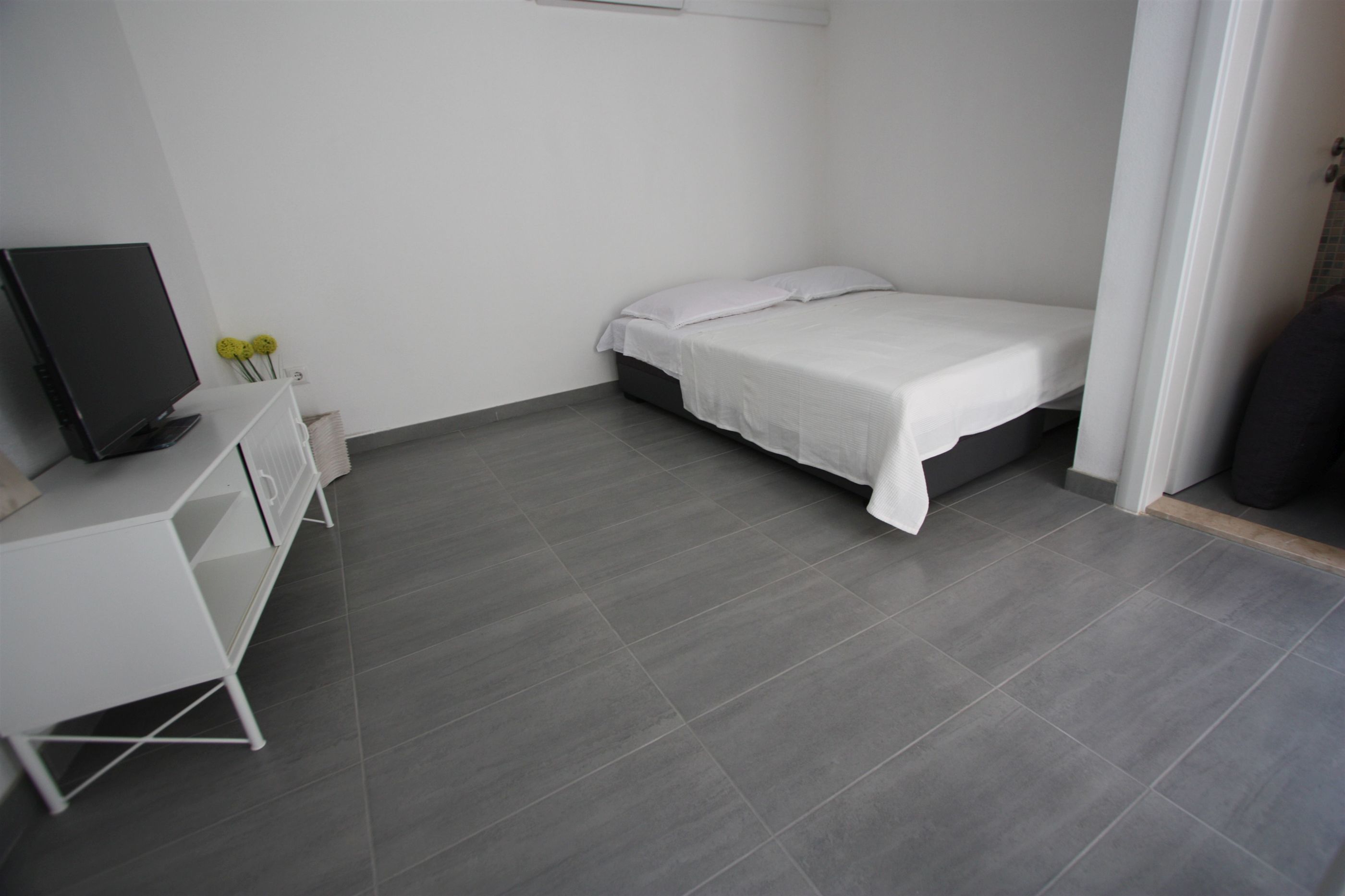 Iron/ironing board, free WiFi