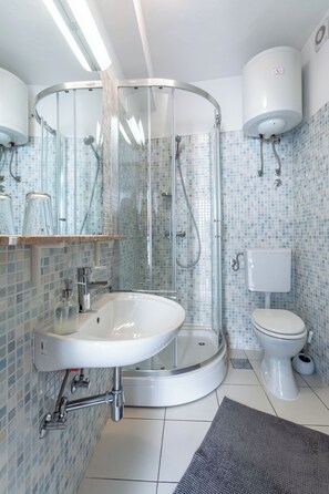 Apartment (A1) | Bathroom | Shower - Apartments Sonja (Pucisca)