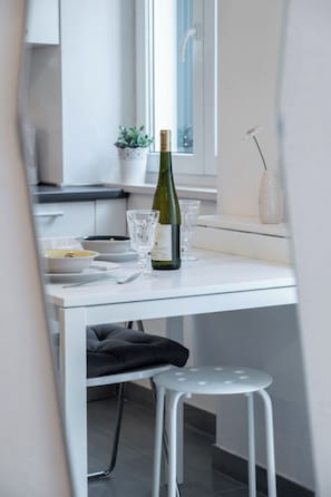 Studio (A2) | Dining