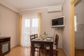Apartment (A1) | Dining - Apartments Mirjana (Marina)