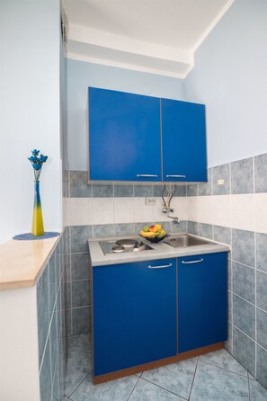 Privékeuken | Een koelkast, een kookplaat, een espressoapparaat