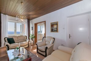 Apartment (A1) | Wohnzimmer | Fernseher