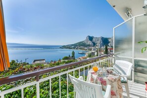 Căn hộ (A1) | Ban công