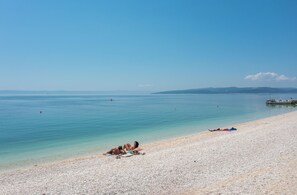Una playa cerca