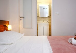 Iron/ironing board, free WiFi - Apartments Boro (Supetar)