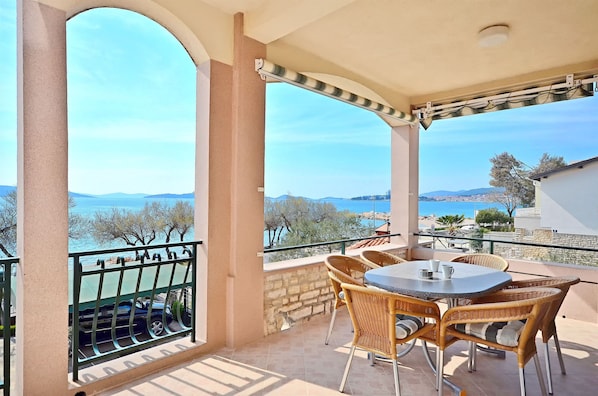 Apartment (A4) | Outdoor dining