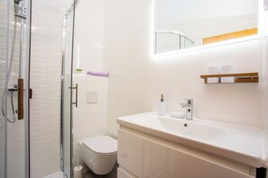 Apartment (A2) | Bathroom | Towels - Apartments Tonci (Dugi Rat)