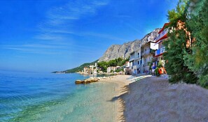 Beach nearby - Apartments Jure (Podgora)