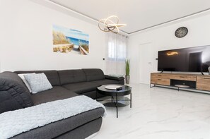 Apartment (A1) | Fernseher