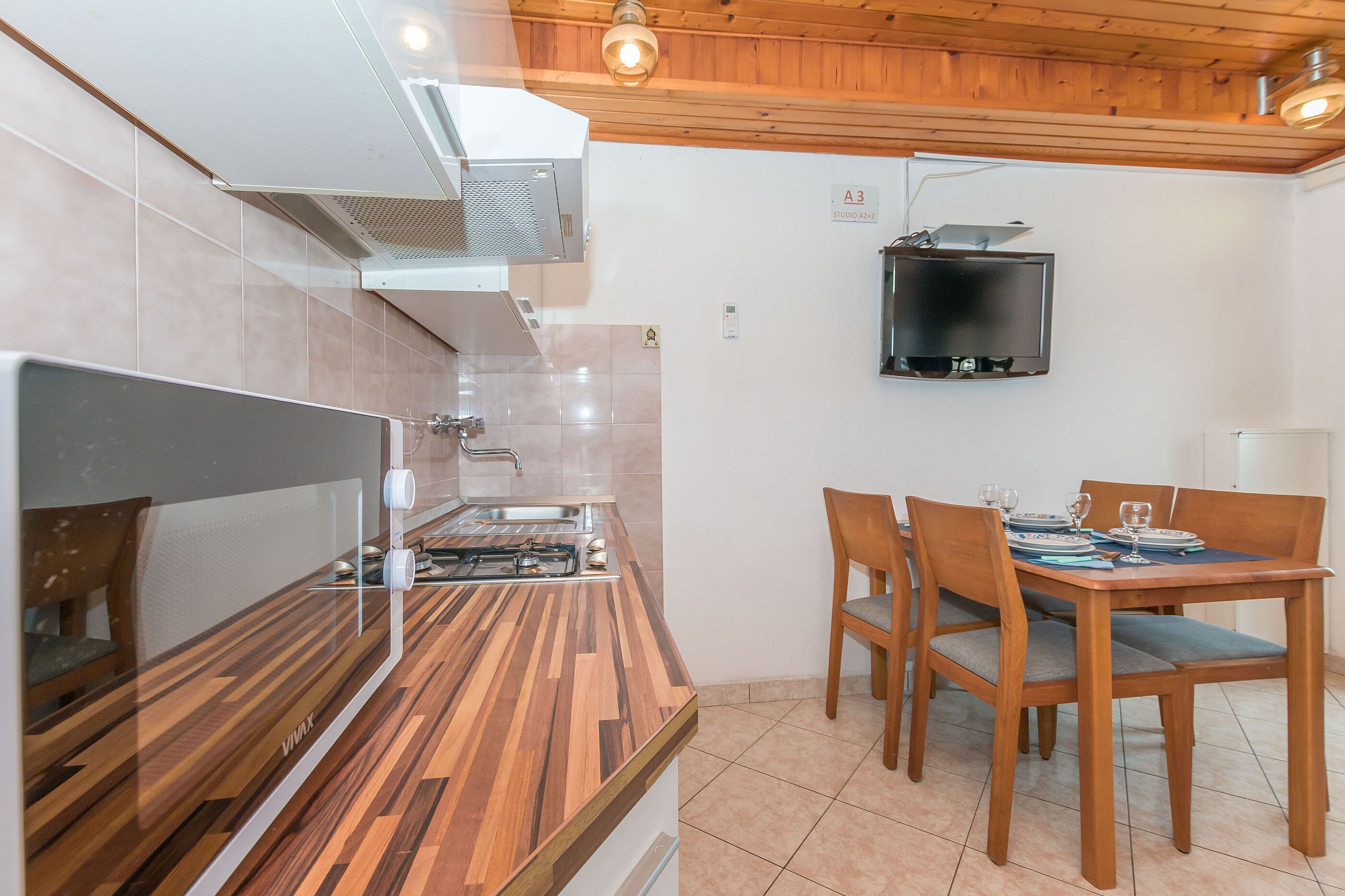 Private kitchen | Fridge, microwave, stovetop, espresso maker