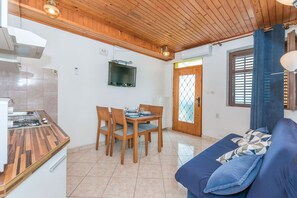 Dining - Apartments Josip (Makarska)