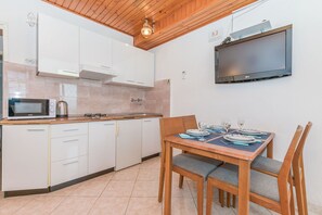 Private kitchen | Fridge, microwave, stovetop, espresso maker - Apartments Josip (Makarska)