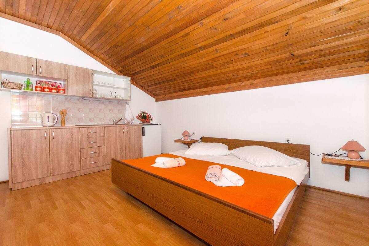 Studio (A7) | Private kitchen